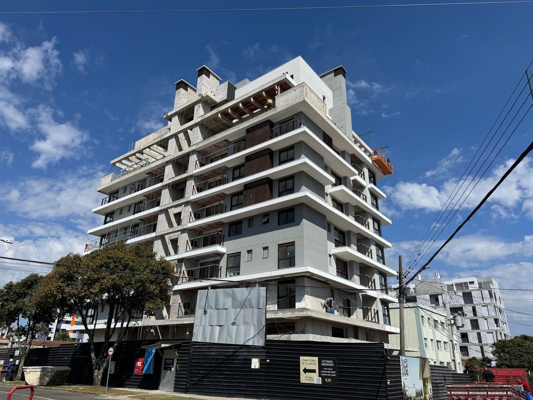 Fachada, agosto de 2026